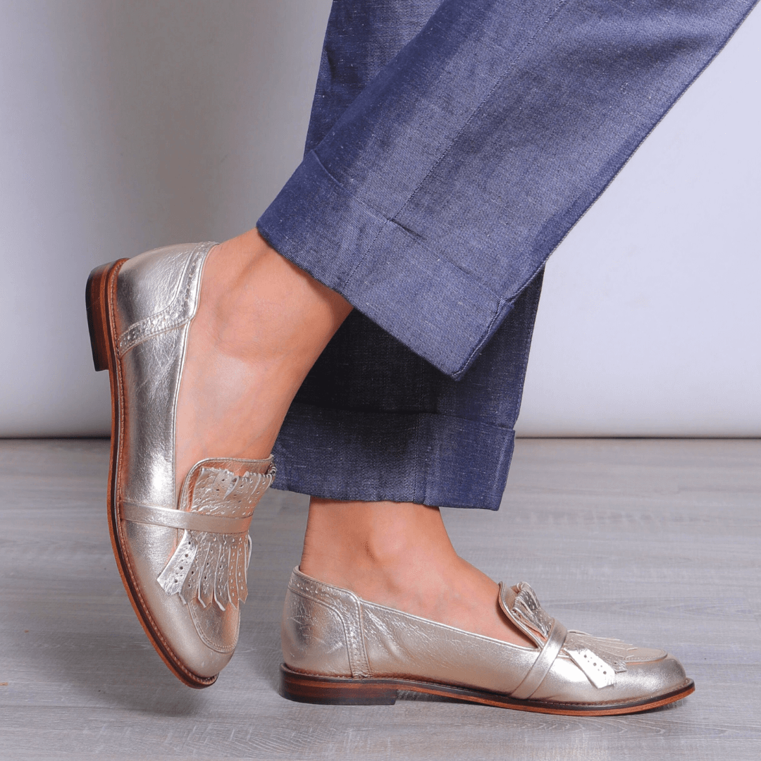 M1980 - Oro Claro Regina Romero Zapato Mocasin de Piso para Dama en Piel
