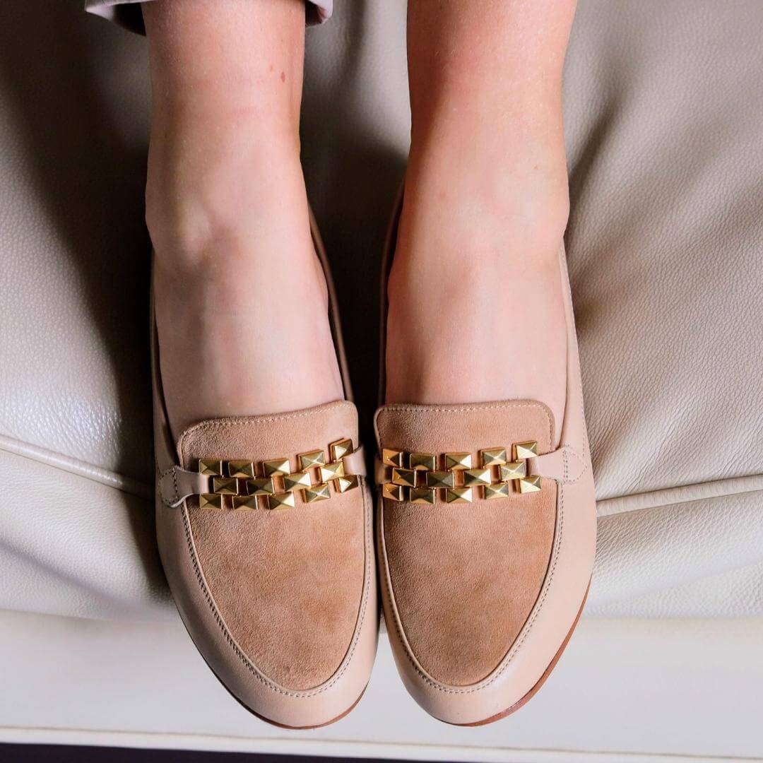 CARINA - Beige Regina Romero Zapato Mocasin de Piso Para Dama en Piel