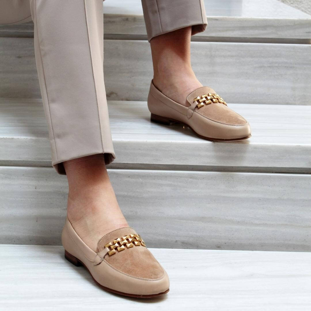 CARINA - Beige Regina Romero Zapato Mocasin de Piso Para Dama en Piel