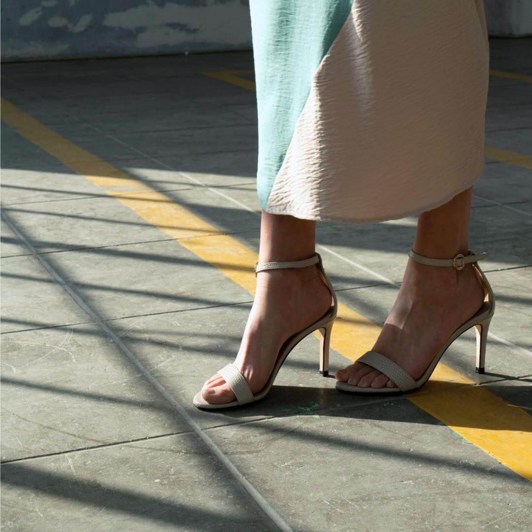 CLAUDINE 85 - Crema Regina Romero Zapato Sandalia Zapatilla Tacon Alto Para Dama en Piel