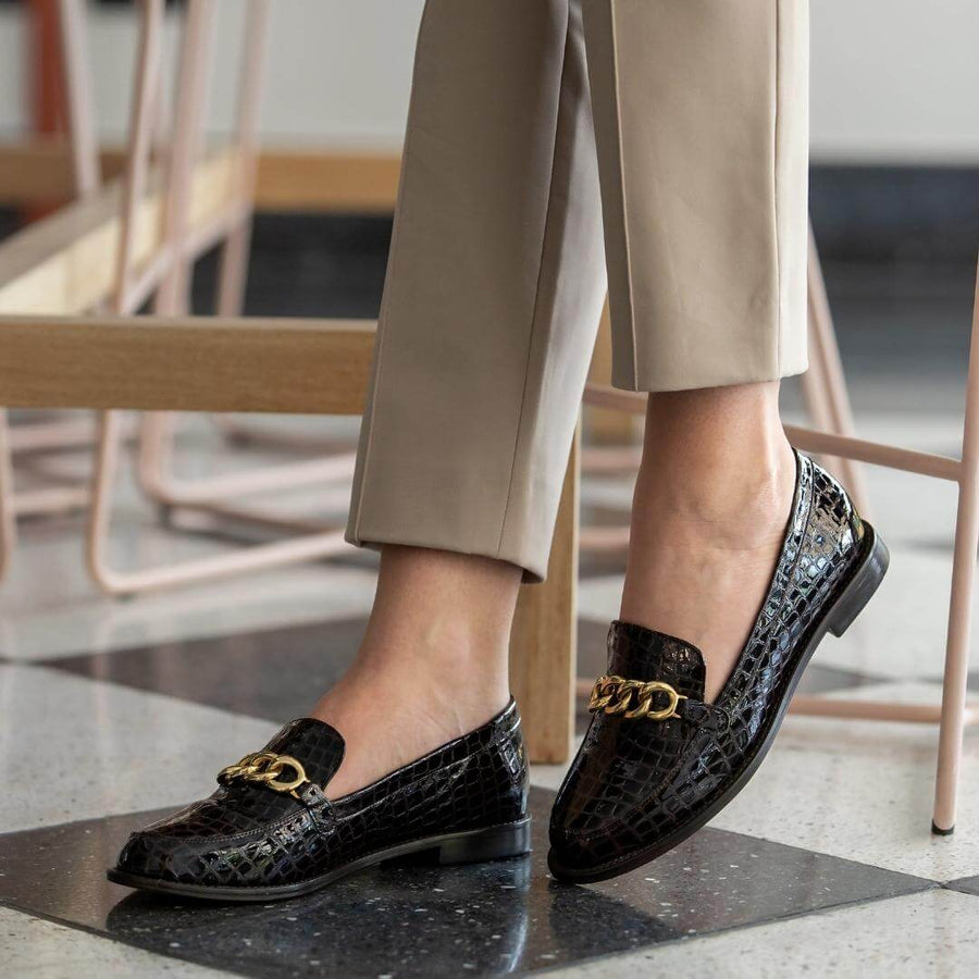 CONY - Charol Cafe Regina Romero Zapato Mocasin de Piso Para Dama en Piel