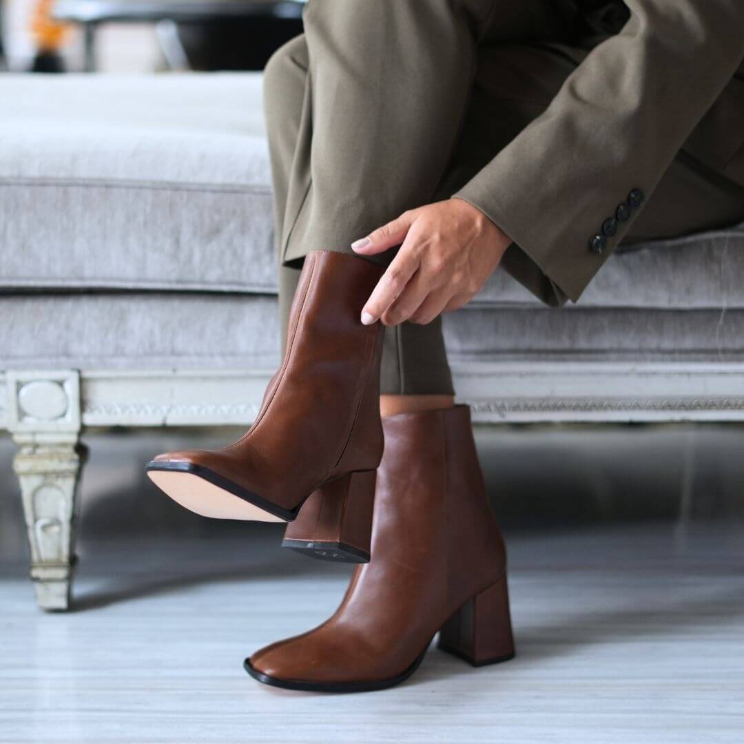 MOSCU 75 - Cafe Oscuro Regina Romero Zapato Bota Botin Tacon Alto Para Dama en Piel