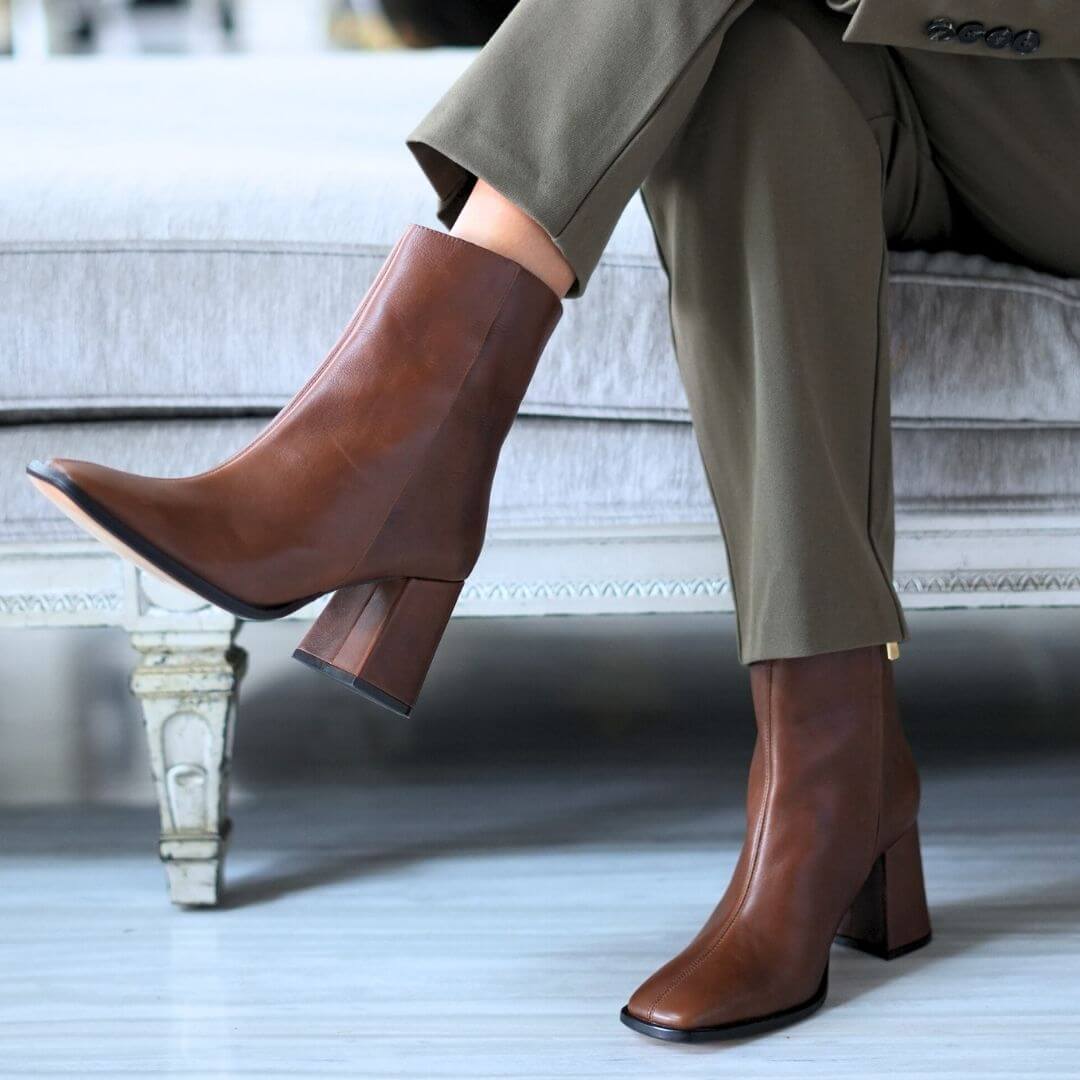 MOSCU 75 - Cafe Oscuro Regina Romero Zapato Bota Botin Tacon Alto Para Dama en Piel
