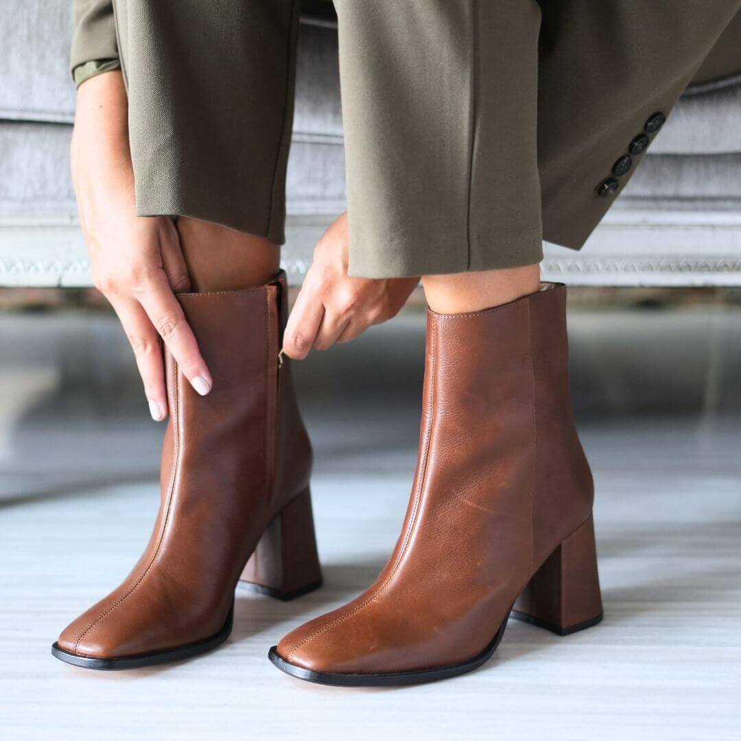 MOSCU 75 - Cafe Oscuro Regina Romero Zapato Bota Botin Tacon Alto Para Dama en Piel