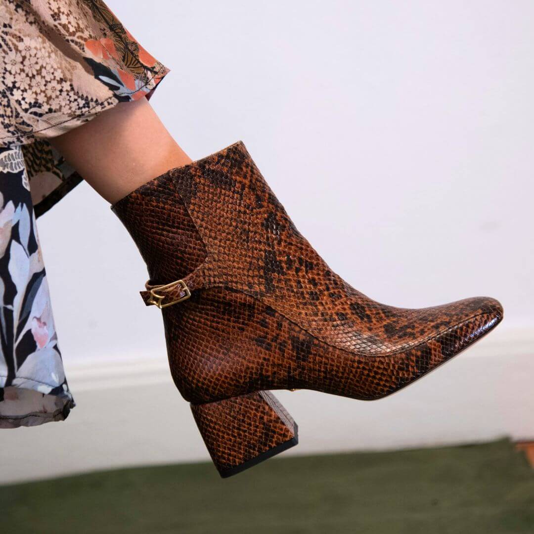 TRIANA 50 - Miel Regina Romero Zapato Bota Botin Tacon Bajo Para Dama en Piel