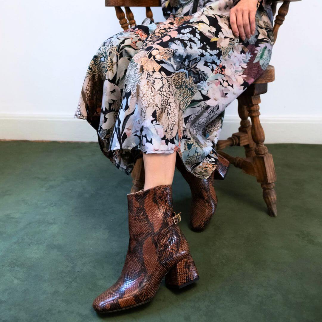 TRIANA 50 - Miel Regina Romero Zapato Bota Botin Tacon Bajo Para Dama en Piel