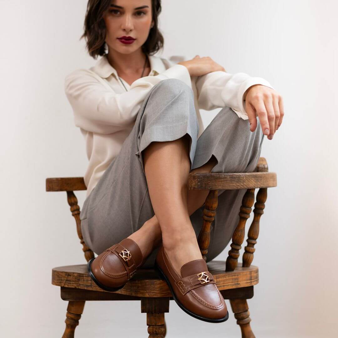 KATY - Avellana Regina Romero Zapato Mocasin de Piso Para Dama en Piel