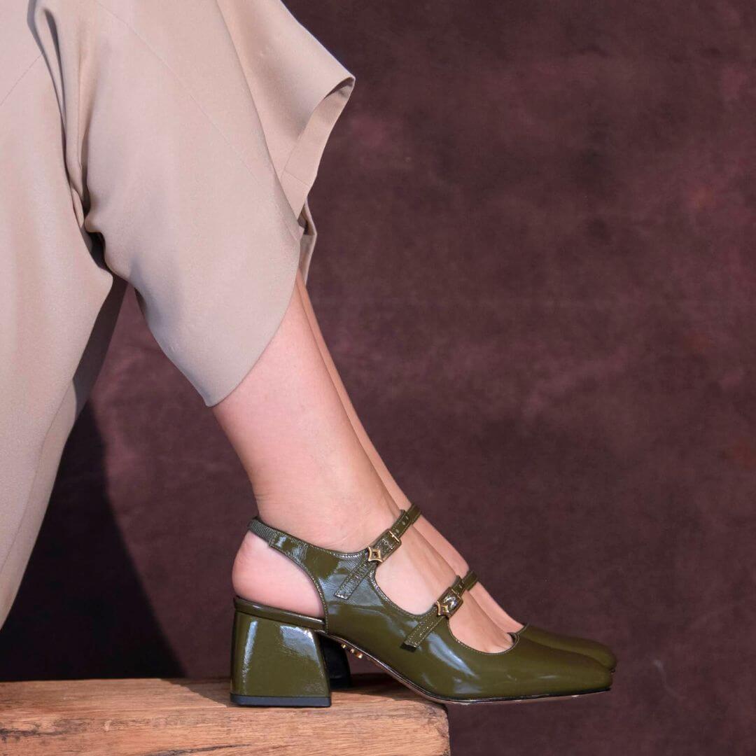 ALESSIA 50 - Charol Verde Regina Romero Zapato Zapatilla Tacon Bajo Para Dama en Piel