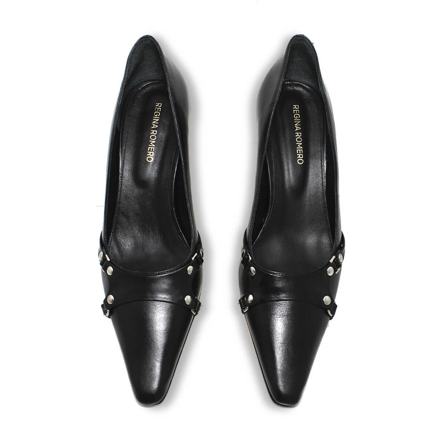 1993 - Black Regina Romero Low Heel Sneaker Shoe for Women in Leather