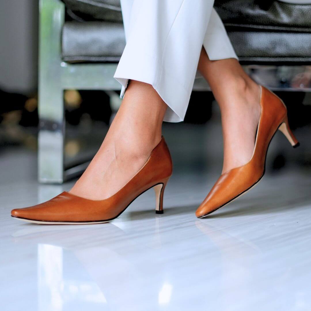 CRUZ 60 - Miel Regina Romero Zapato Zapatilla Tacon Bajo Para Dama en Piel