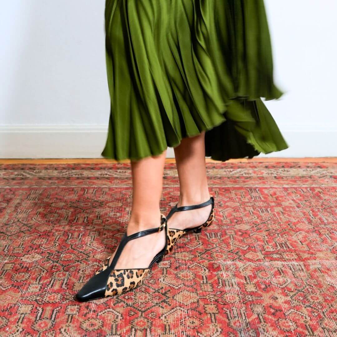 FIORELLA 30 - Cafe Print Regina Romero Zapato Zapatilla Tacon Bajo Para Dama en Piel