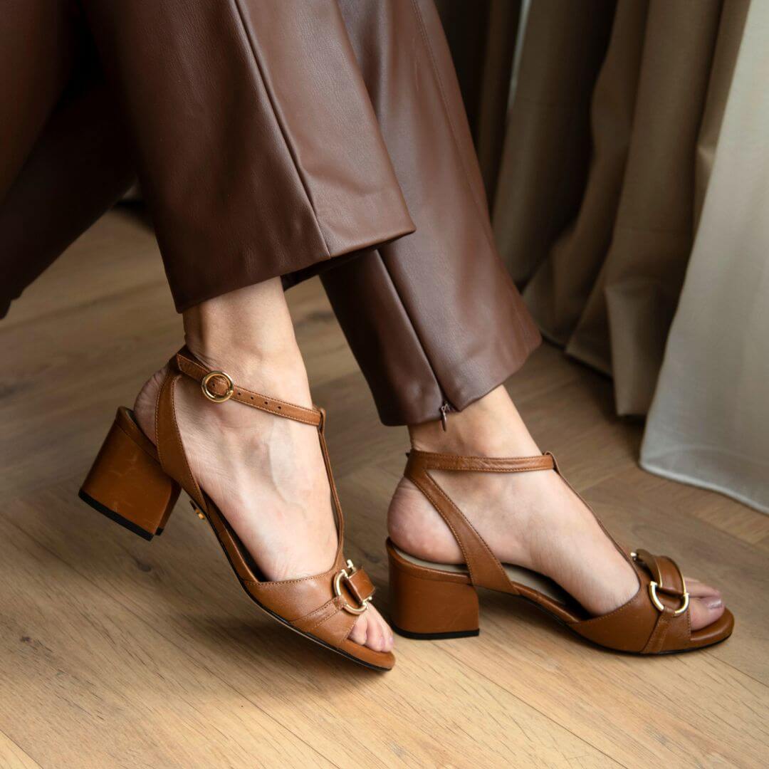 ARIZONA 55 - Miel Regina Romero Zapato Sandalia Zapatilla Tacon Bajo Para Dama en Piel