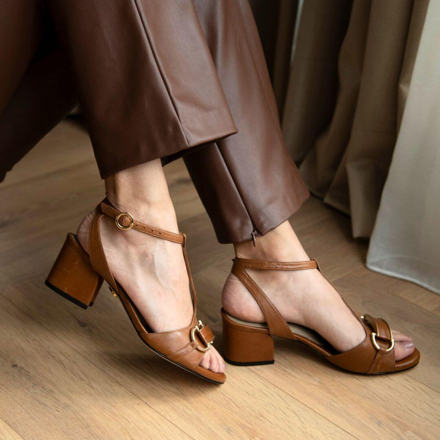 ARIZONA 55 - Miel Regina Romero Zapato Sandalia Zapatilla Tacon Bajo Para Dama en Piel