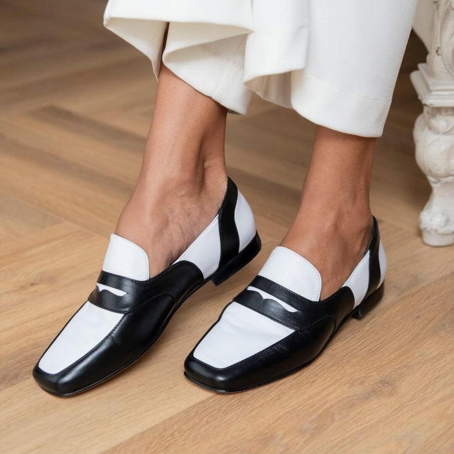 CLARK - Blanco y Negro Regina Romero Zapato Mocasin de Piso Para Dama en Piel