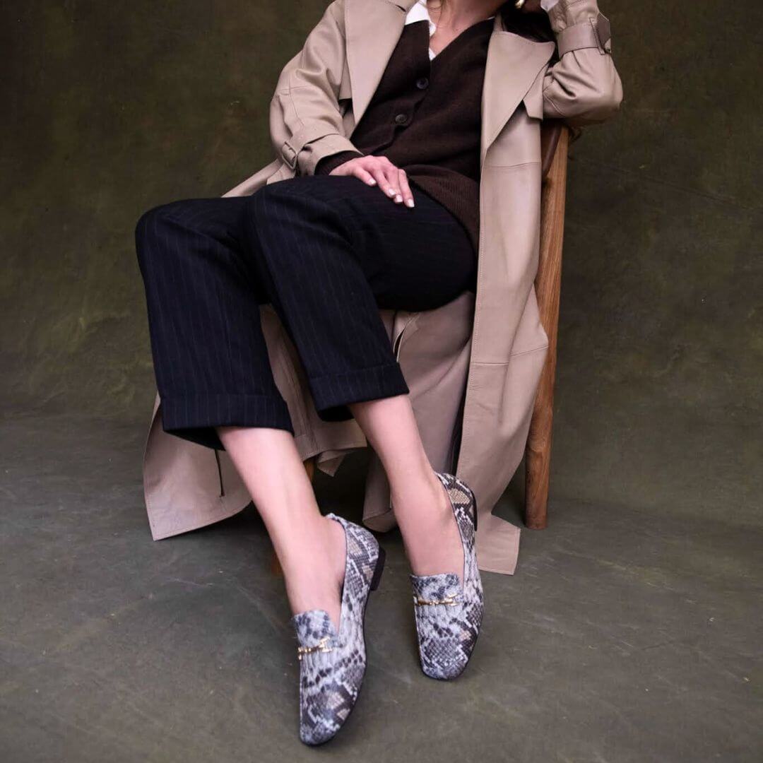 FANY - Beige Regina Romero Zapato Mocasin de Piso Para Dama en Piel