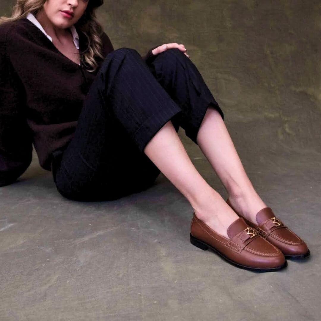KATY - Avellana Regina Romero Zapato Mocasin de Piso Para Dama en Piel