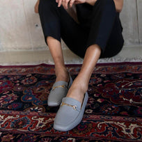 LUA - Gris Regina Romero Zapato Mocasin de Piso Para Dama en Piel
