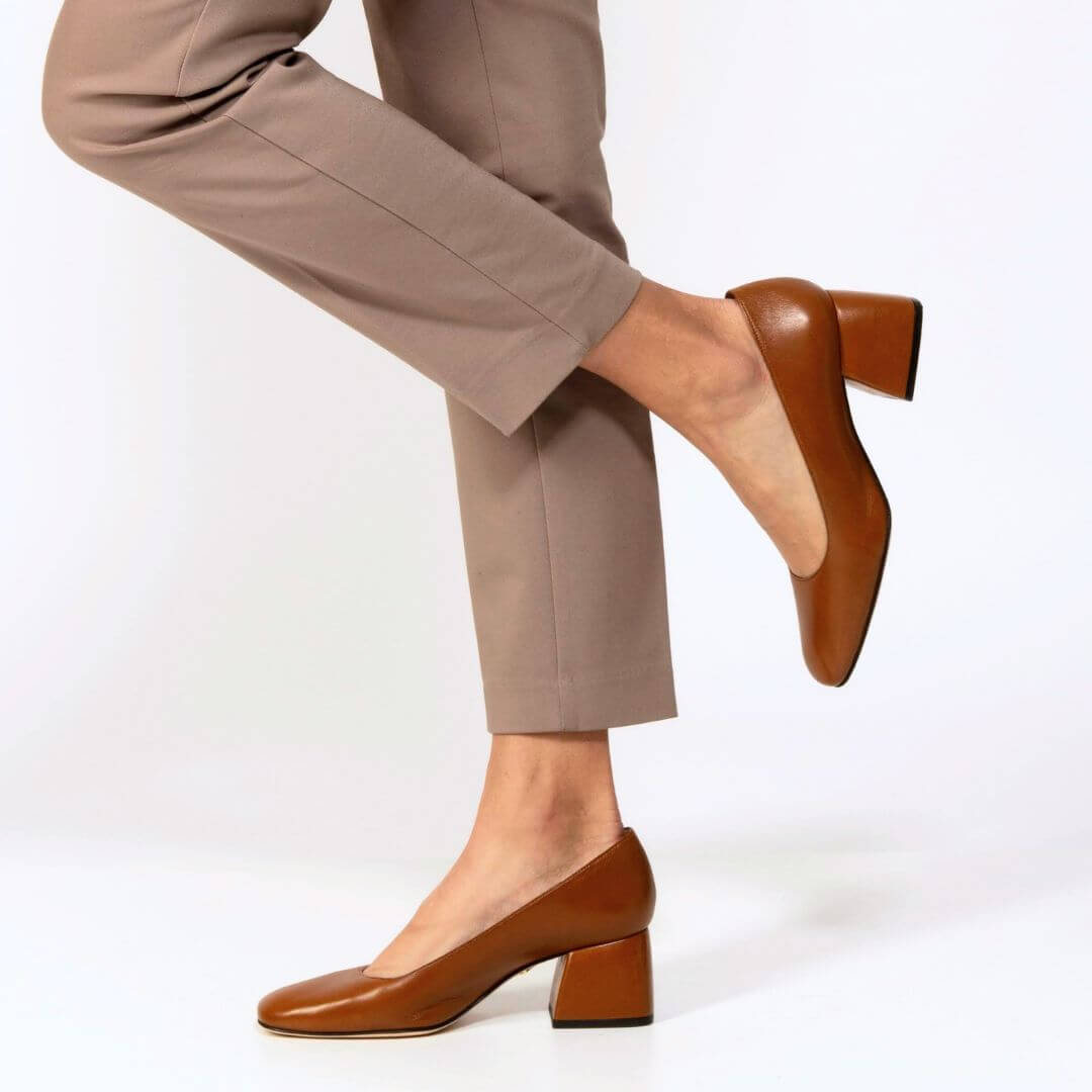 FIBI 40 - Miel Regina Romero Zapato Zapatilla Tacon Bajo Para Dama en Piel