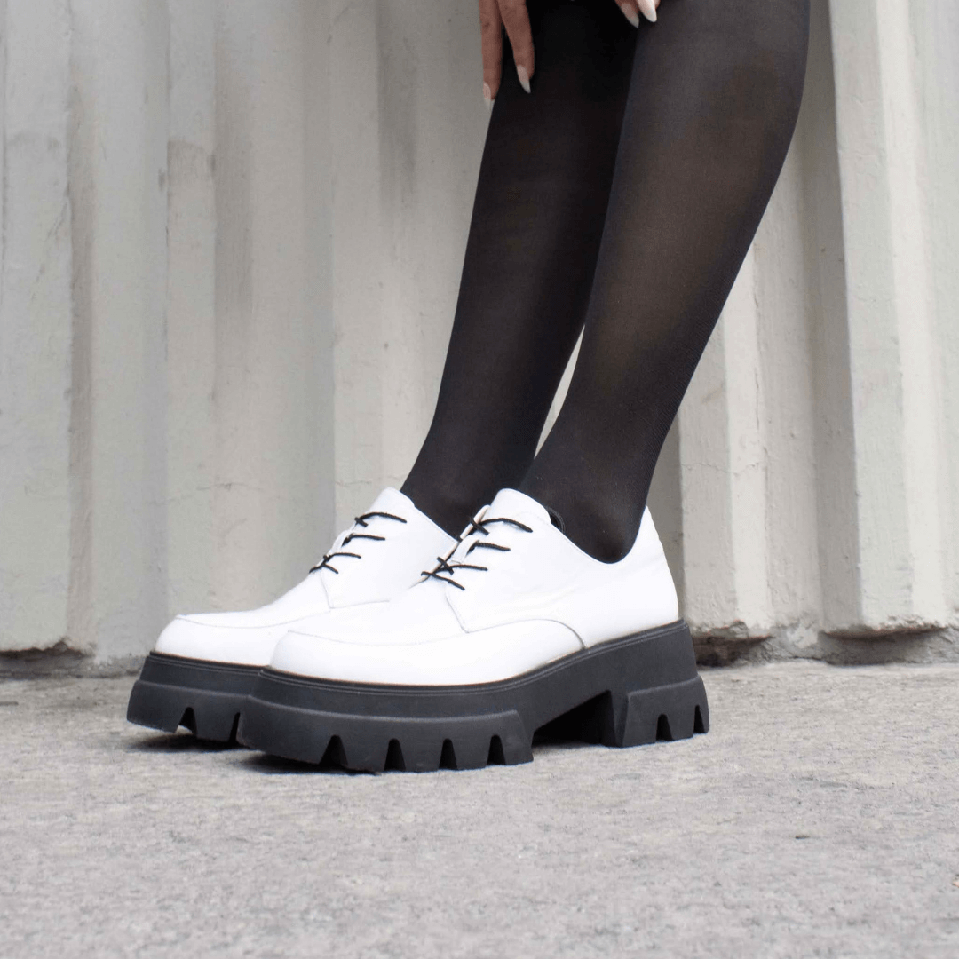 KRYSTA 65 - Charol Blanco Regina Romero Zapato Tenis Urbano Sport Para Dama en Piel