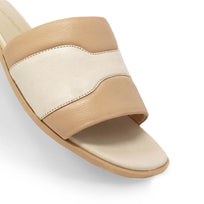 COCO - Vainilla y Latte Regina Romero Zapato Sandalia de Piso Para Dama en Piel