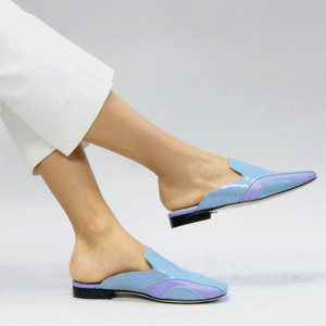 CECY - Charol Azul y Lila Regina Romero Zapato Flat Mule de Piso Para Dama en Piel