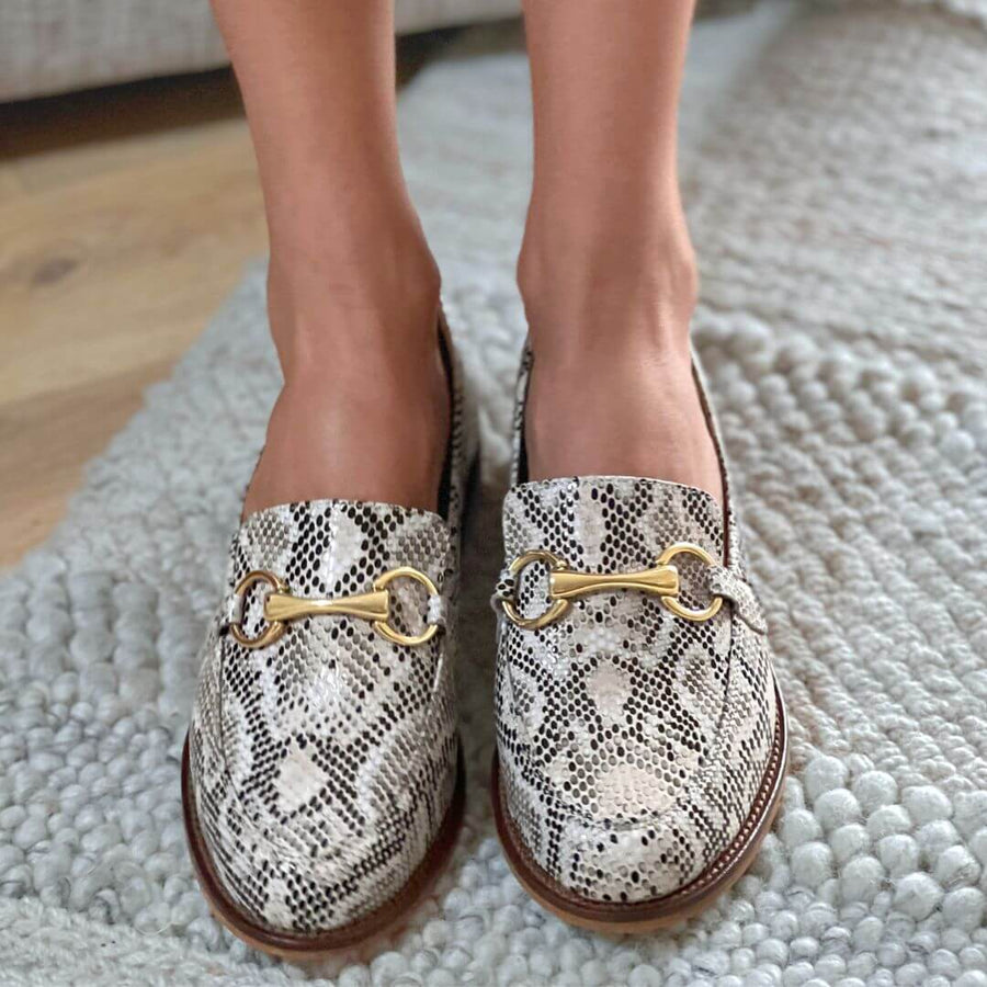 JUDY - Beige Regina Romero Zapato Mocasin de Piso Para Dama en Piel