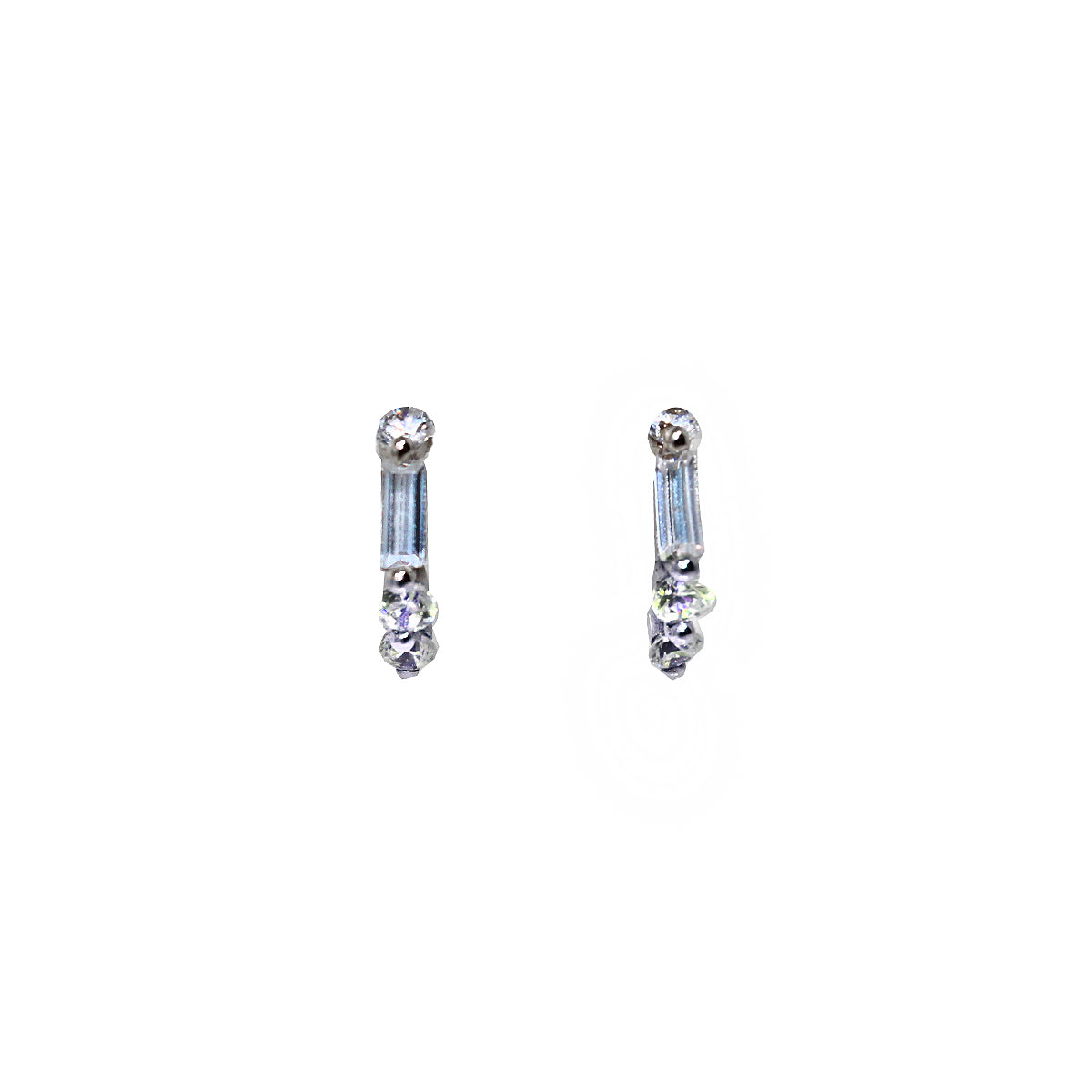 ARETES OSLO - Cristal y Plateado Regina Romero  Arete Para Dama