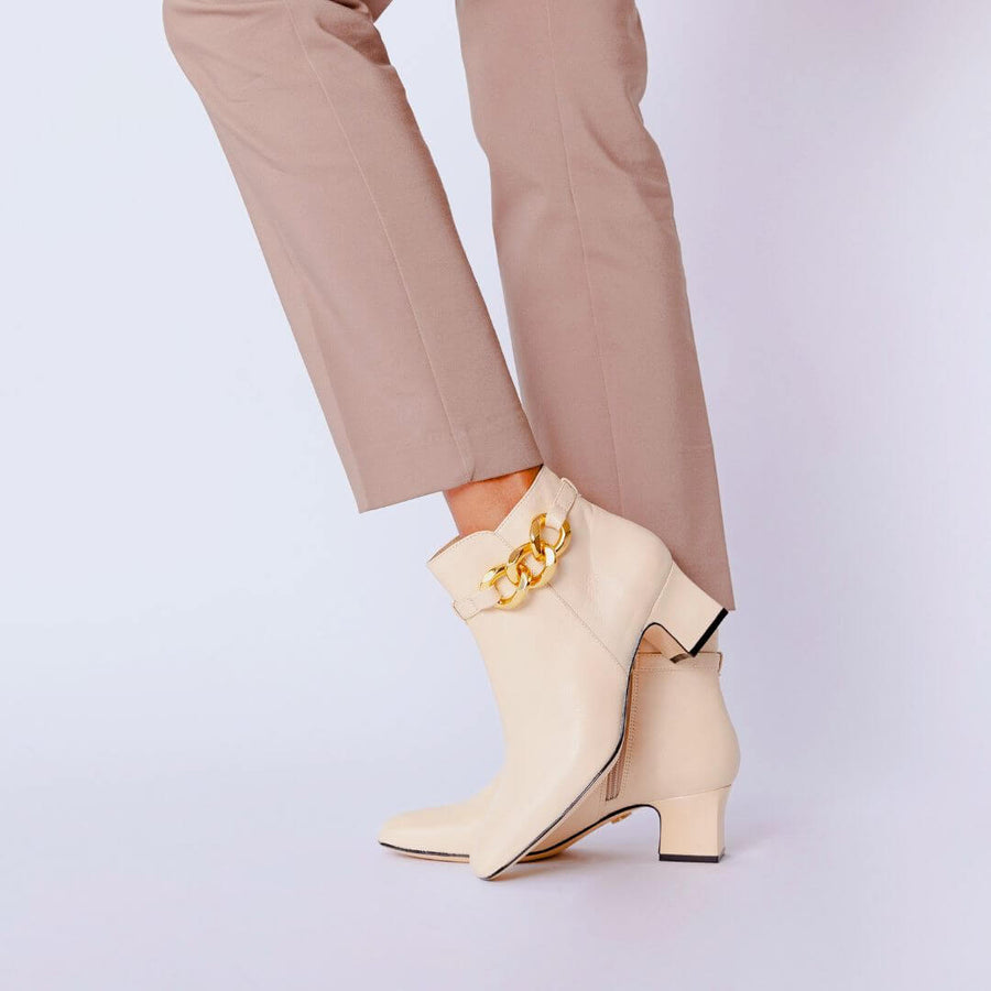 CECILE 45 - Latte Regina Romero Zapato Bota Botin Tacon Bajo Para Dama en Piel