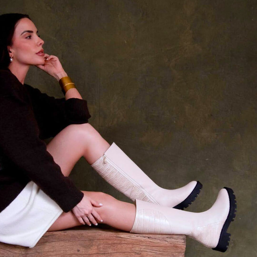 IRINA 65 - Beige Regina Romero Zapato Bota Larga Tacon Bajo Para Dama en Piel