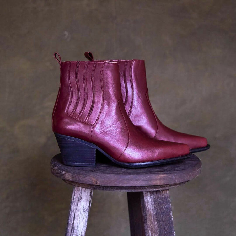 MAGGIE 60 - Vino Regina Romero Zapato Bota Botin Tacon Bajo Para Dama en Piel