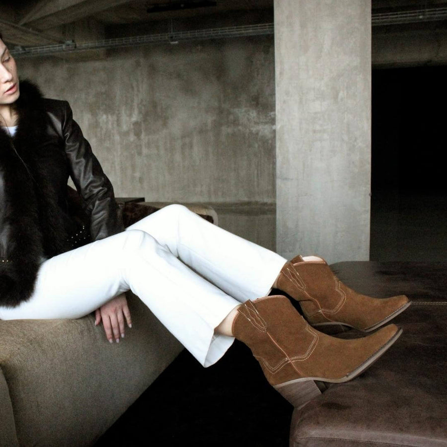 SIERRA 60 - Canela Regina Romero Zapato Bota Botin Tacon Bajo Para Dama en Piel