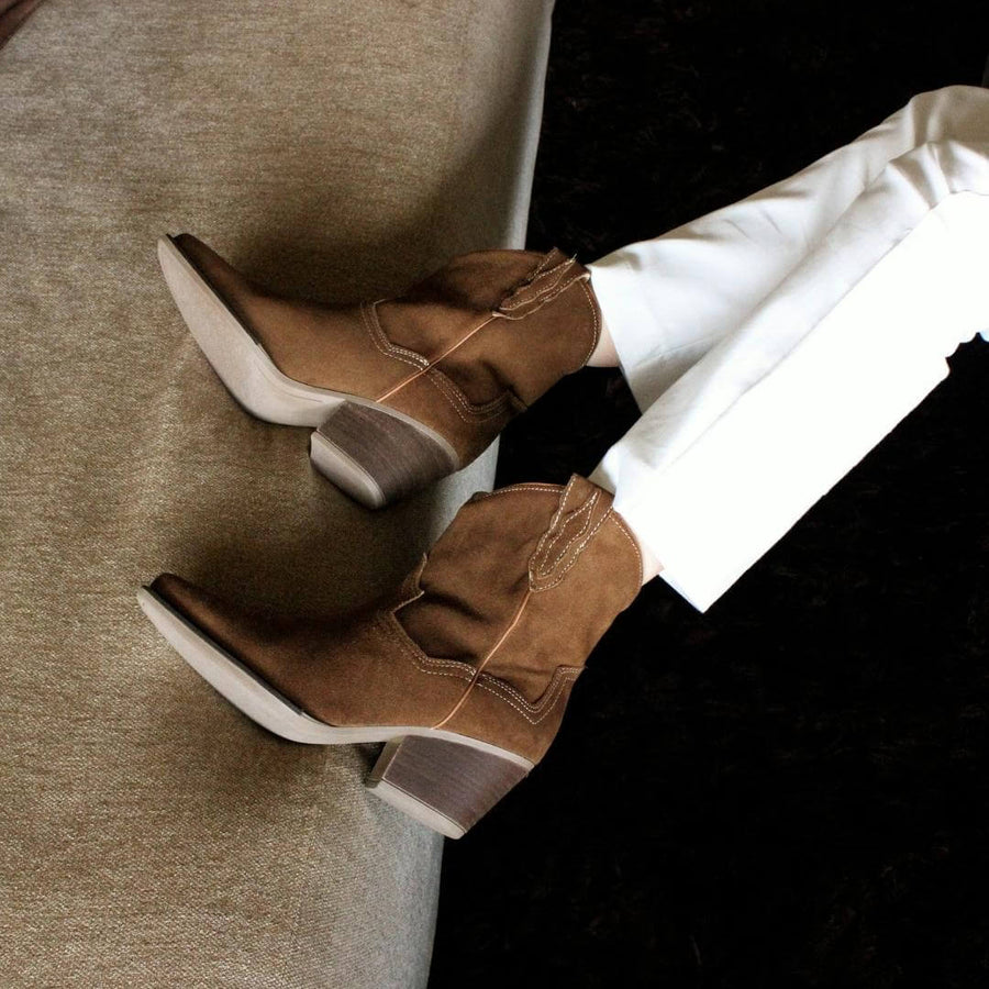 SIERRA 60 - Canela Regina Romero Zapato Bota Botin Tacon Bajo Para Dama en Piel