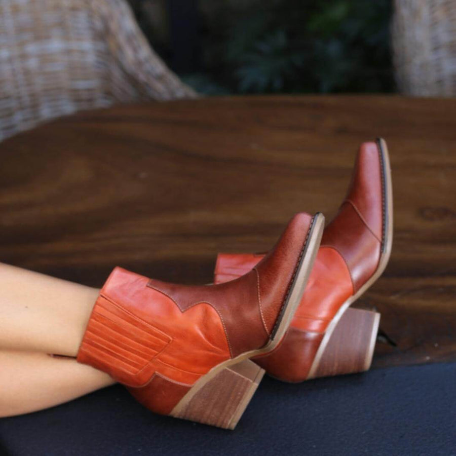 MADDIE 60 Edicion Limitada - Terracota y Caoba Regina Romero Zapato Bota Botin Tacon Bajo para Dama en Piel
