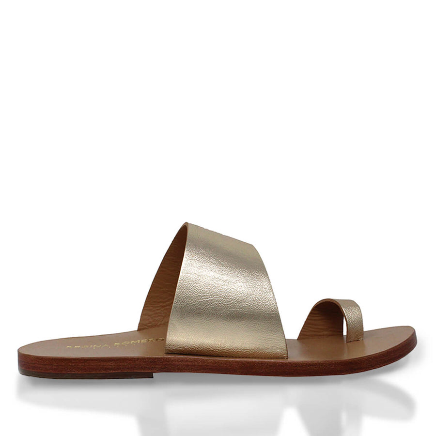 Sandalias Amaya Regina Romero en piel color oro ingles