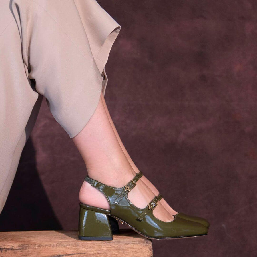 ALESSIA 50 - Charol Verde Regina Romero Zapato Zapatilla Tacon Bajo Para Dama en Piel