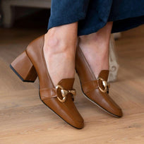 GRETA 40 - Miel Regina Romero Low Heel Sneaker Shoe for Women in Leather