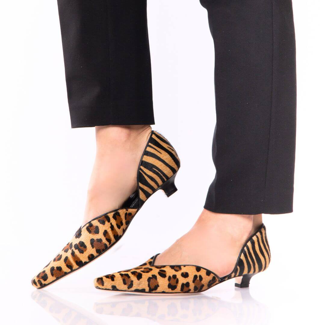 CLEO 30 - Beige Print y Negro Regina Romero Zapatilla Tacon Bajo Para Dama en Piel