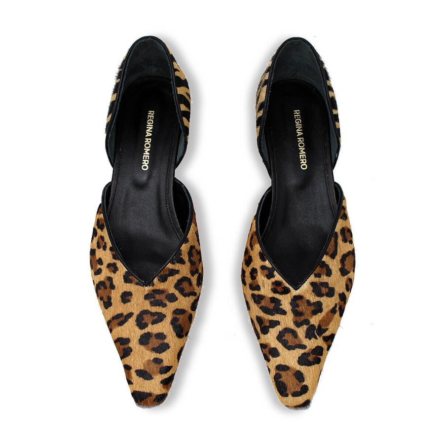 CLEO 30 - Beige Print y Negro Regina Romero Zapatilla Tacon Bajo Para Dama en Piel