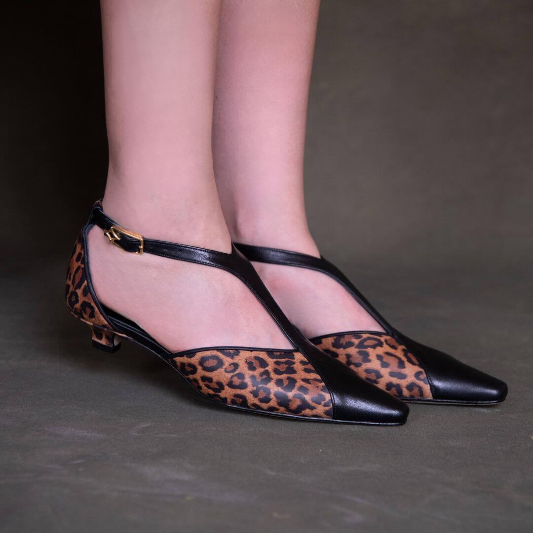 FIORELLA 30 - Cafe Print Regina Romero Zapato Zapatilla Tacon Bajo Para Dama en Piel