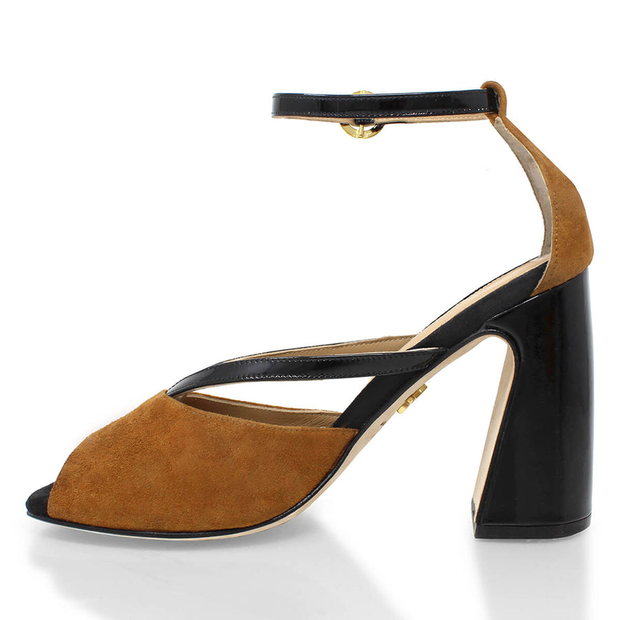 CAPRI 95 - Camel y Negro Regina Romero Zapato Zapatilla Tacon Alto Para Dama en Piel