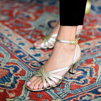 MIRA 60 - Champagne Regina Romero Zapato Sandalia Zapatilla Tacon Bajo Para Dama en Piel