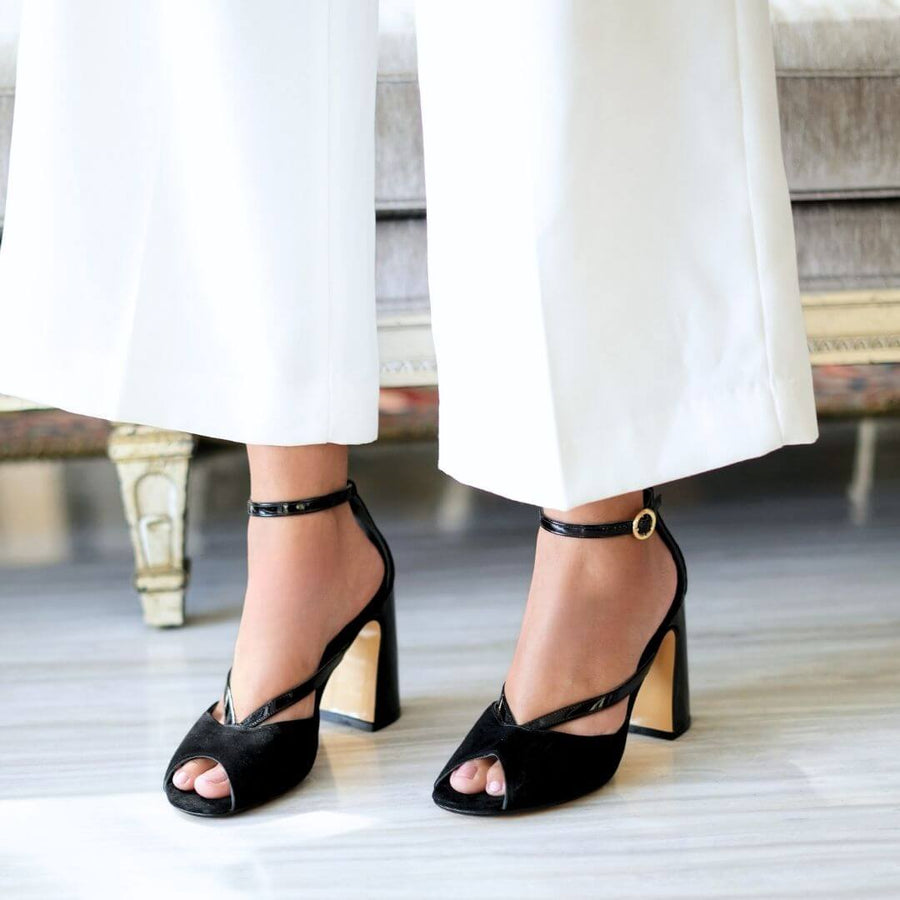 CAPRI 95 - Negro Regina Romero Zapato Zapatilla Tacon Alto Para Dama en Piel