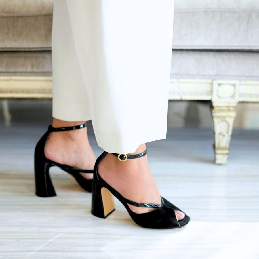 CAPRI 95 - Negro Regina Romero Zapato Zapatilla Tacon Alto Para Dama en Piel