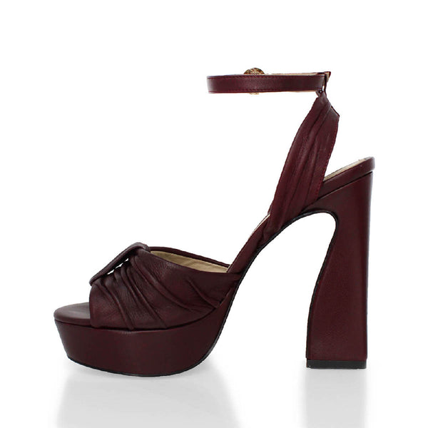 Sandalias Bernadette 125 Regina Romero en piel color vino, tacon muy alto