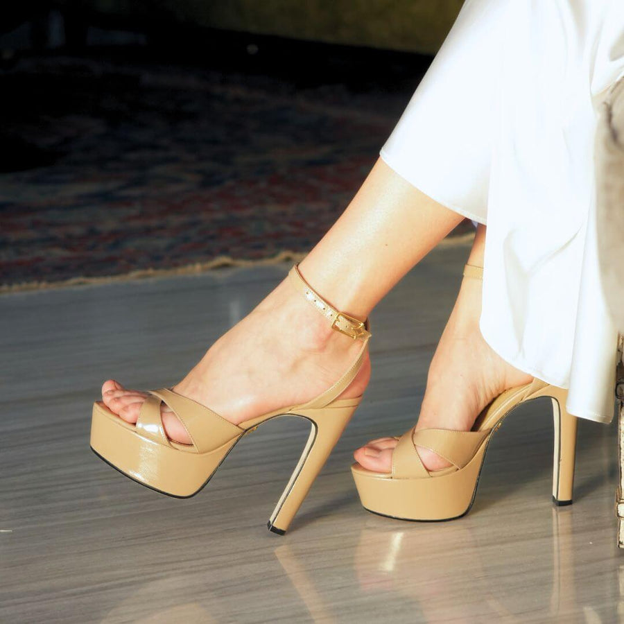 NINA 135 - Charol Beige Regina Romero Zapato Sandalia Plataforma Tacon Alto Para Dama en Piel