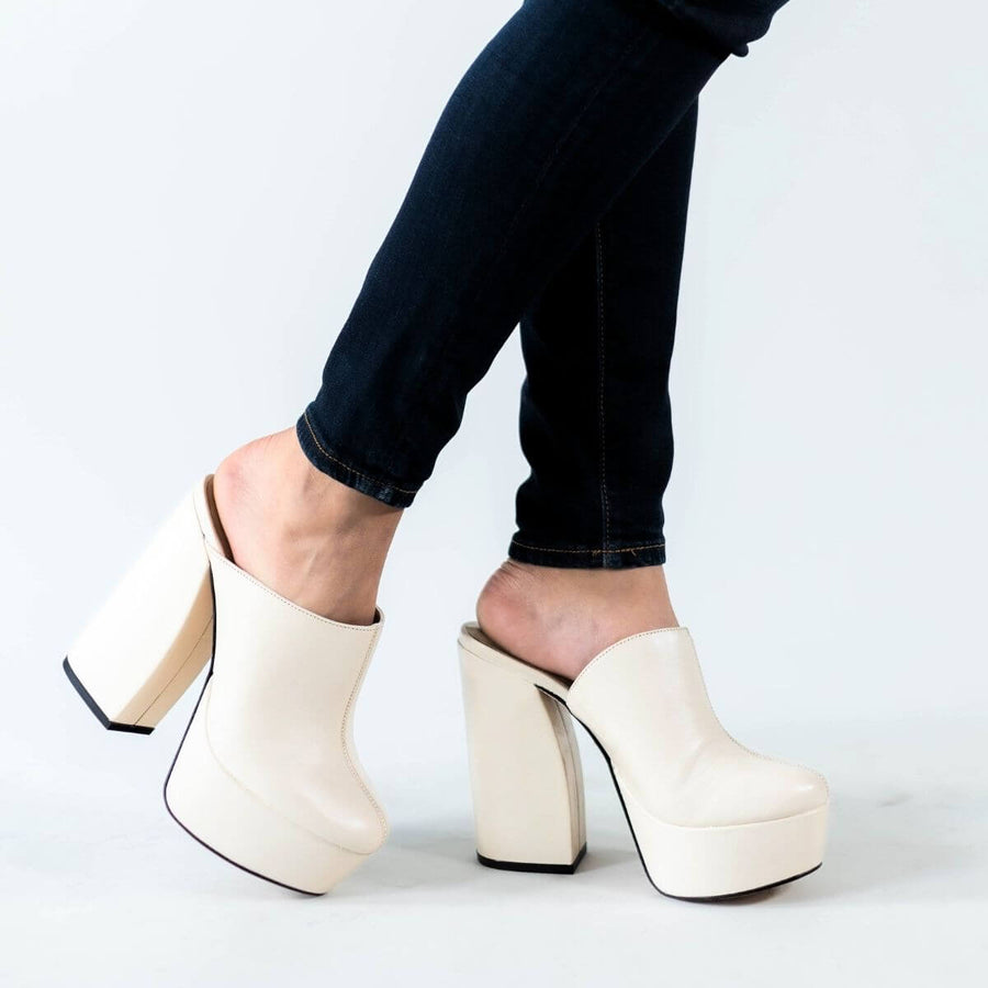 1990 - Black Regina Romero High Heel Platform Shoe for Lady in Leather