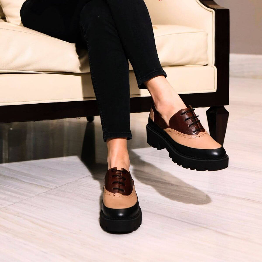 REESE 45 - Tan y Negro Regina Romero Zapato Tenis Urbano Sport Para Dama en Piel