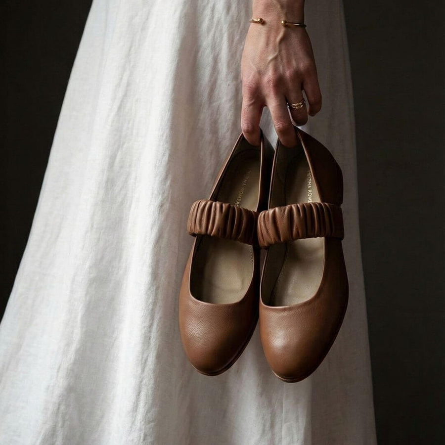 ALINA- Tan Regina Romero Zapato Flat Balerina de Piso Para Dama en Piel