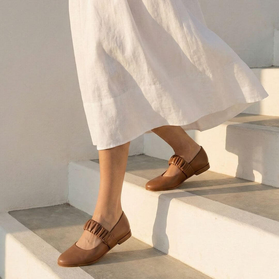 ALINA- Tan Regina Romero Zapato Flat Balerina de Piso Para Dama en Piel