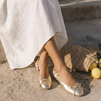 SORELLA - Champagne Regina Romero Zapato Flat Balerina de Piso Paea Dama en Pie